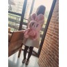 Sac à dos peluche lapin Rose porté sur le dos - lapinfoufou